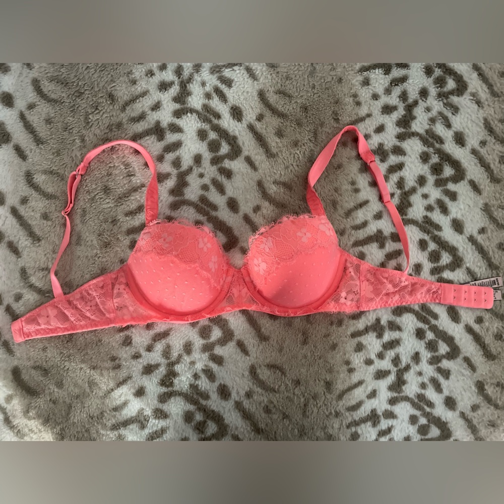 Victoria’s Secret lace bra 32D